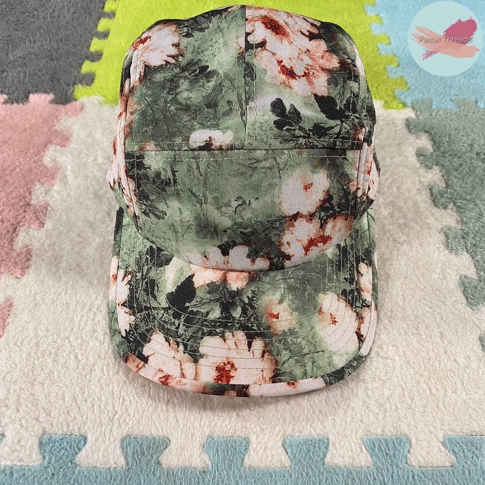 NWOT Unisex Floral 5 Panel Hat (Green & White)